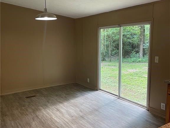 2nd image of 1030 Jasmine Ln