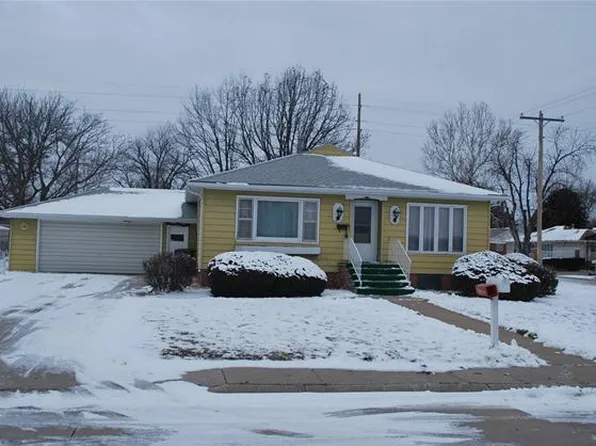 209 S Hull Ave, Minden, NE 68959