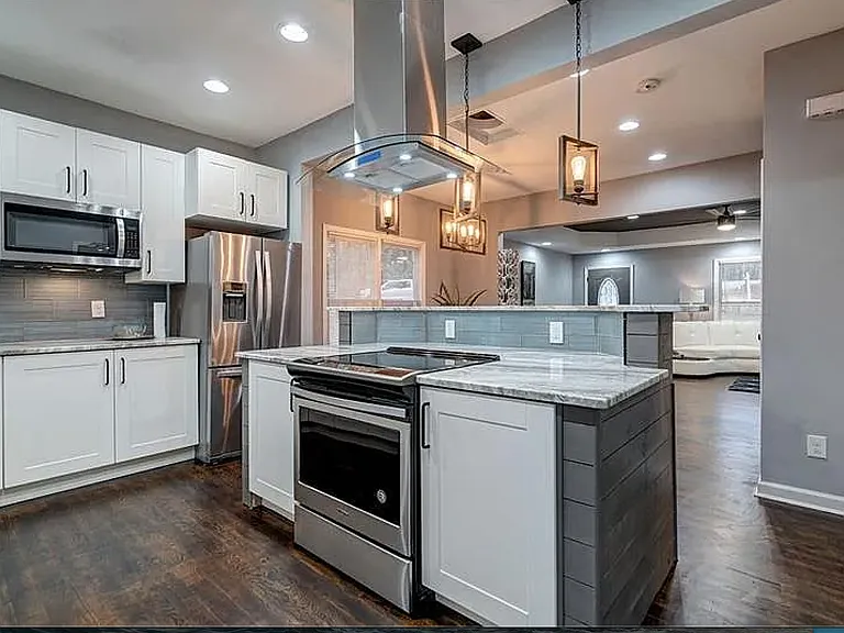 1888 Joseph E Boone Blvd NW — Photo 3