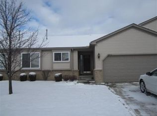 29151 Cherry Oak Dr, Chesterfield, MI