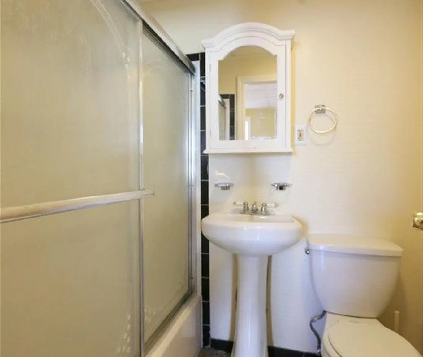 2 bed, 900 sqft, $2,500 — Photo 2