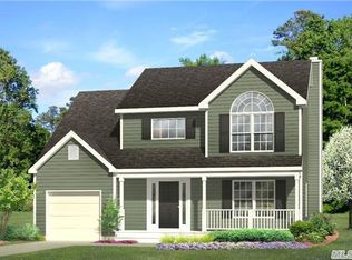 4 Chauncey Ln, Coram, NY 11727