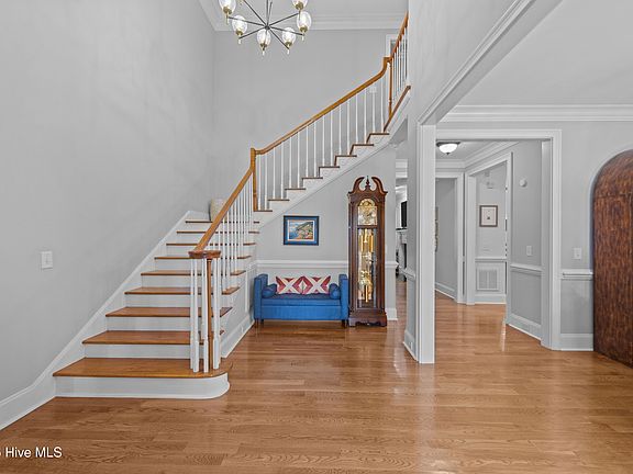 2nd image of 900 Chesapeake Place
