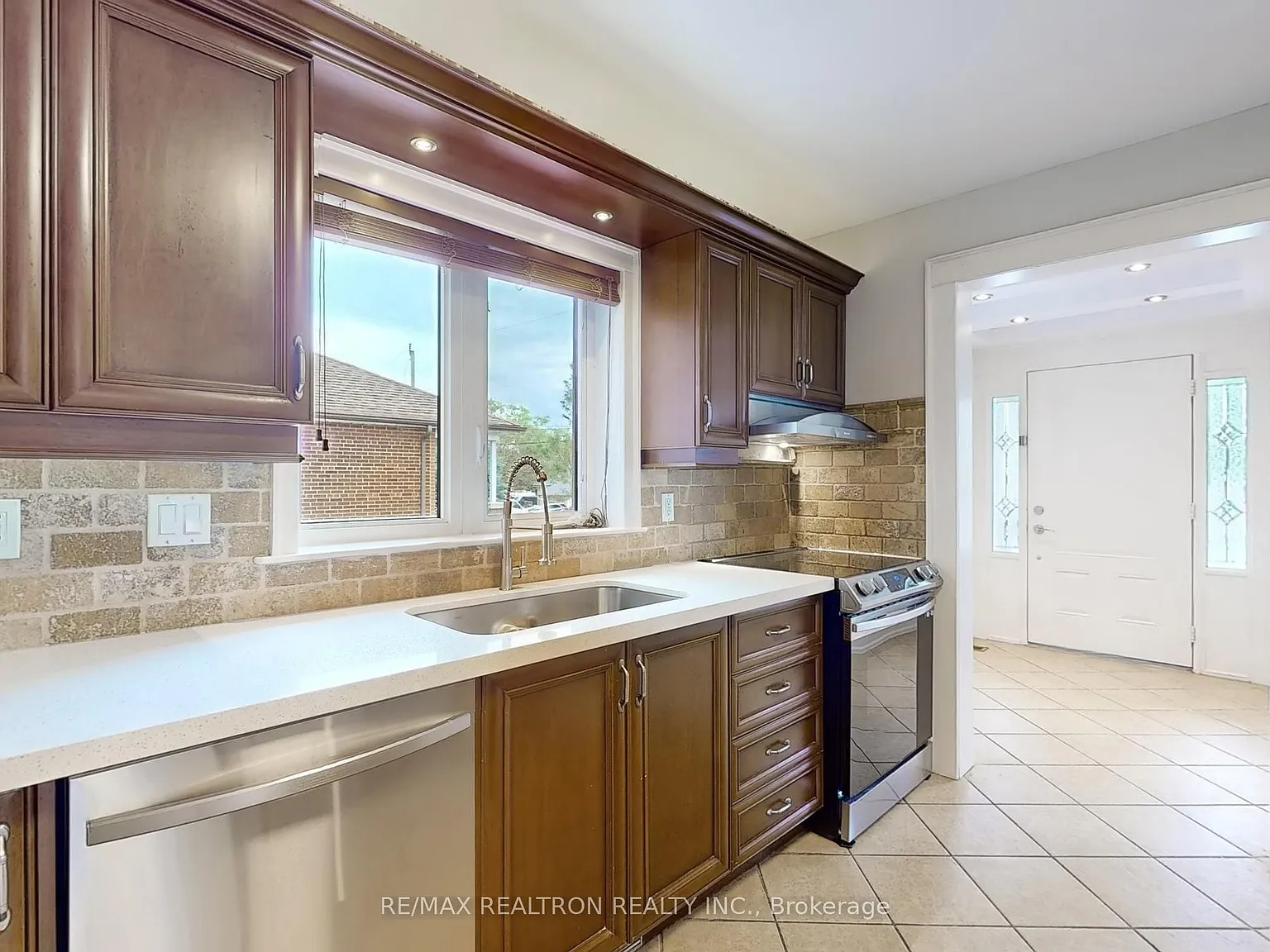 3 bed, $3,000 — Photo 4