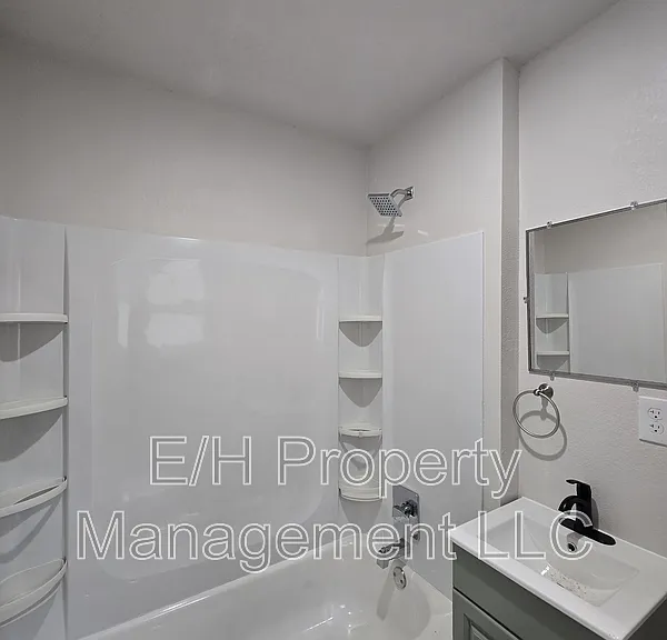 1031 New York St — Photo 13