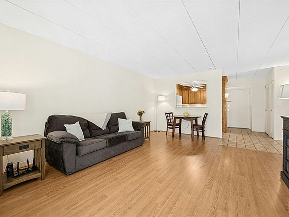 5th image of 65 Commons Dr Unit 506