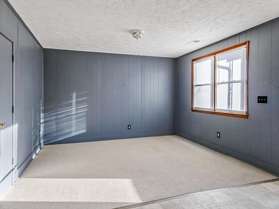 4th image of 647 Ferry Rd