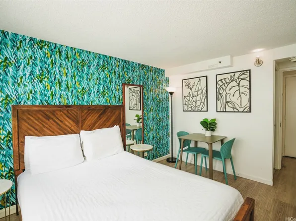 444 Niu St APT 2904, Honolulu, HI 96815