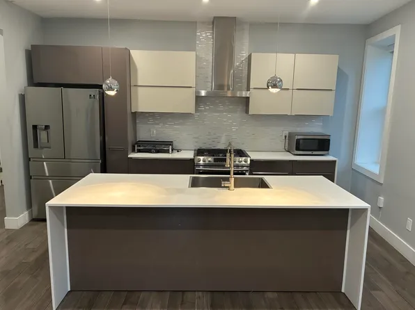 100 Oak Street image 1 of 30