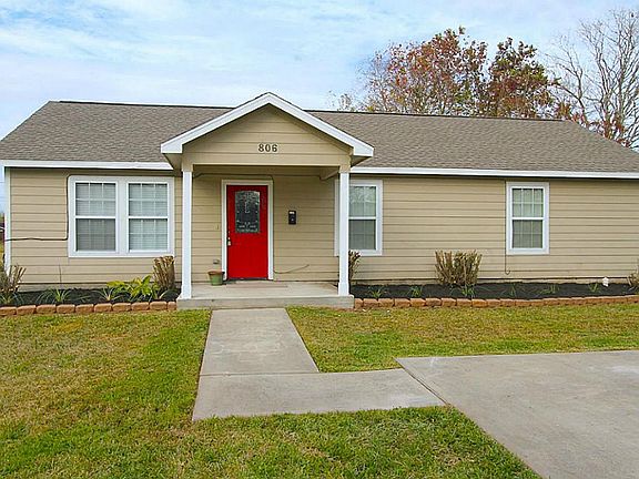 3rd image of 806 Temple Dr