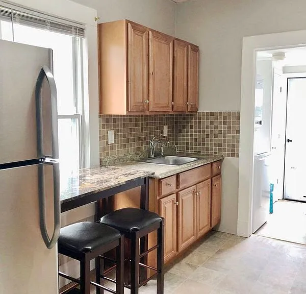 60 Oak St #1 — Photo 2