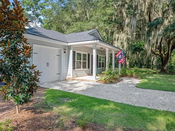1107 E Broad St, Darien, GA 31305