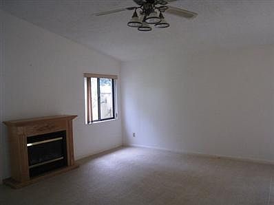 4th image of 27 Club House Dr