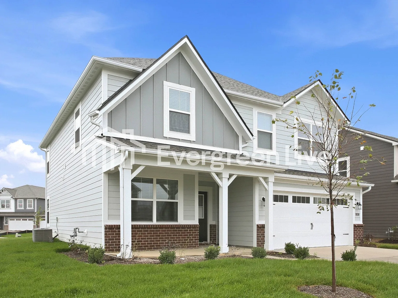 5 bed, 3.0 bath, 2422 sqft, $2,180 — Photo 2