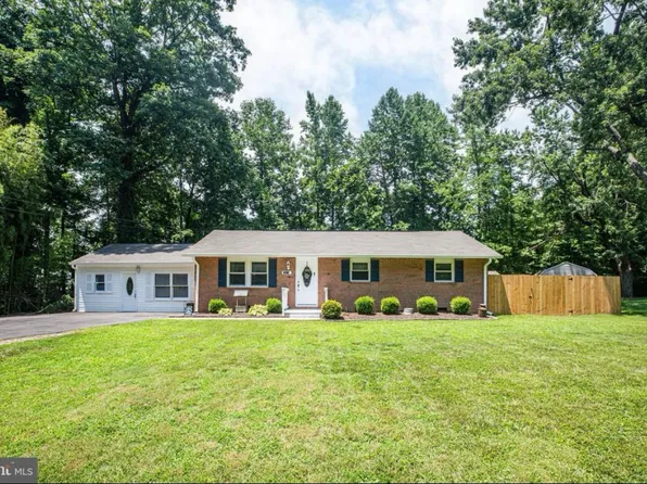 19114 Perry St, Triangle, VA 22172