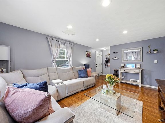 5th image of 79 Kenview Ave