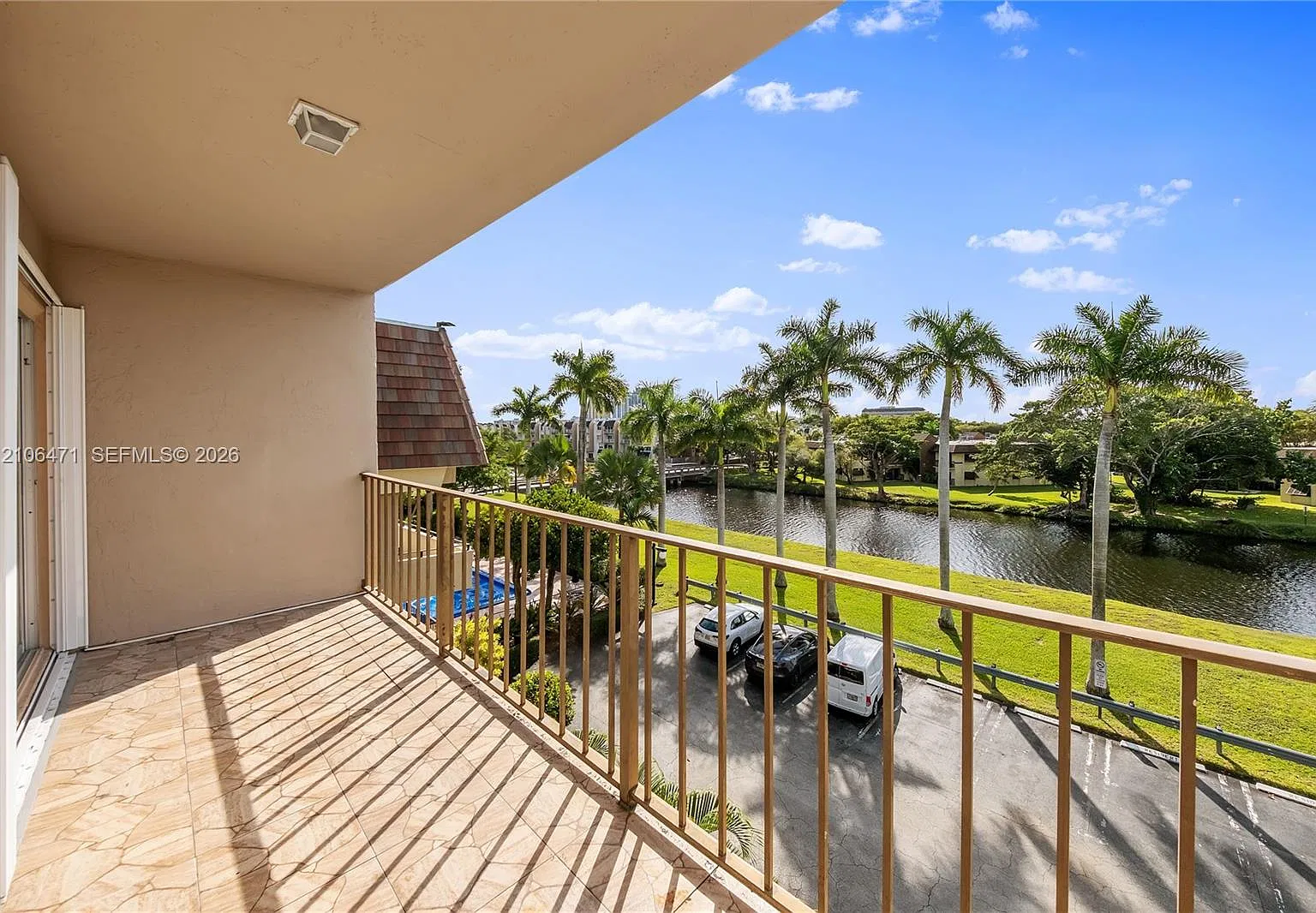 Camino Circle Condo — Photo 4