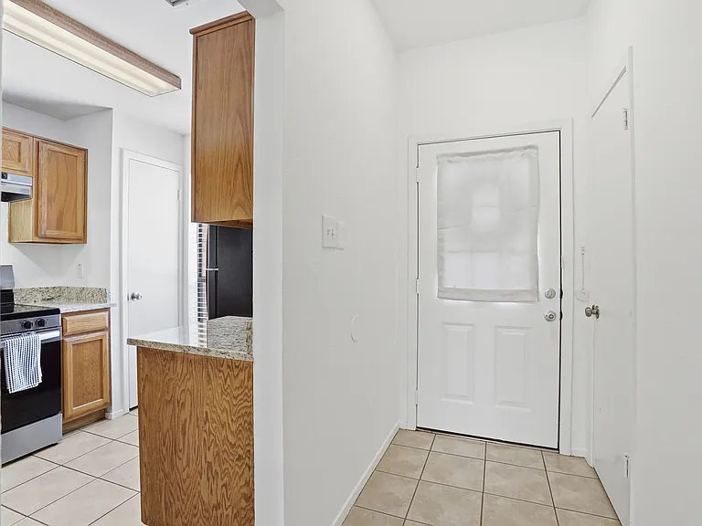 204 Samuel Blvd #I-3 — Photo 3
