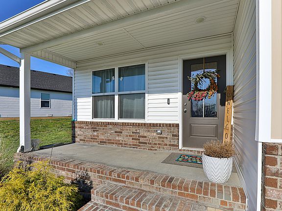 3rd image of 1145 E Manitou Court