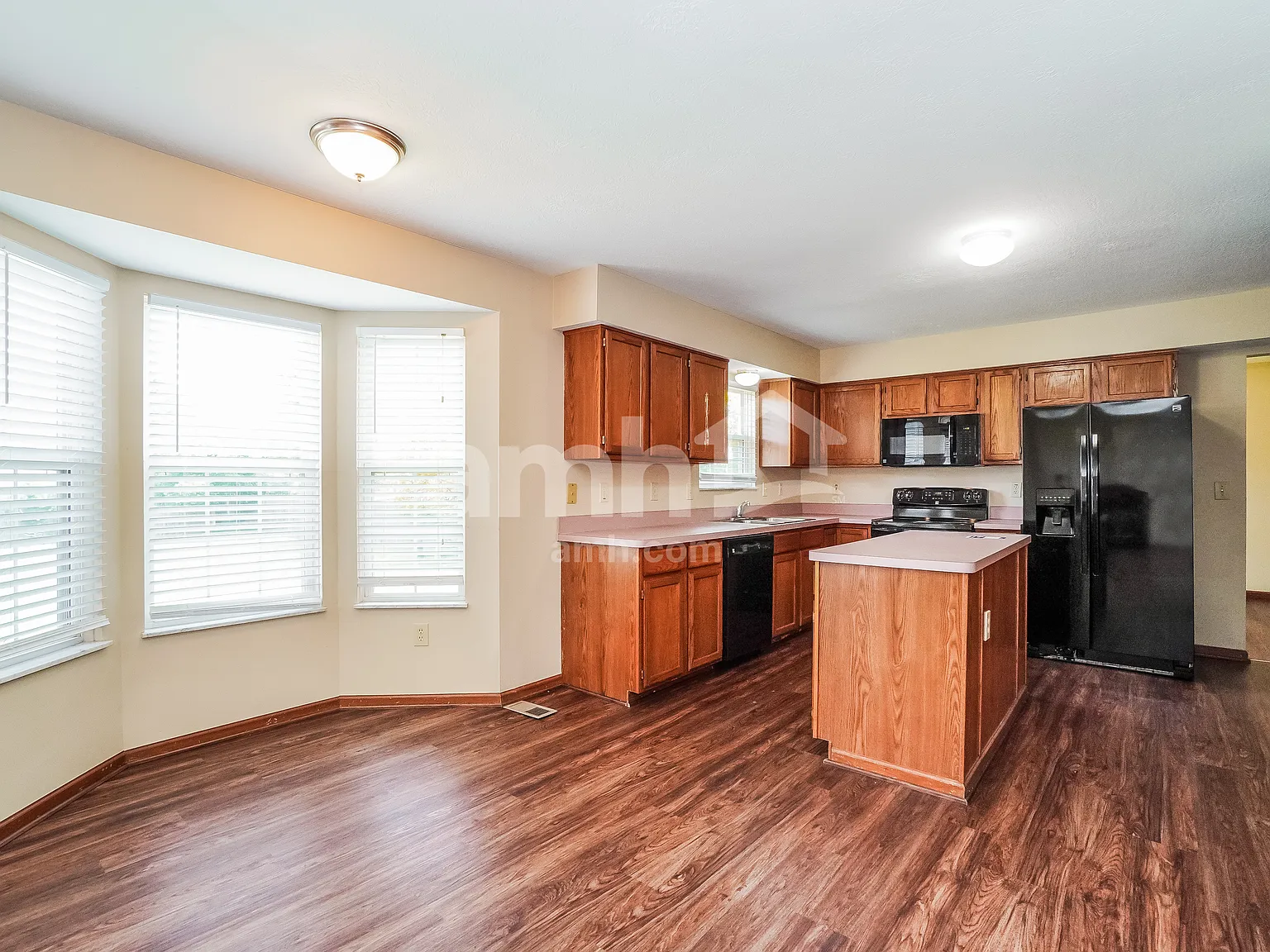 4 bed, 2.5 bath, 2485 sqft, $3,205 — Photo 4