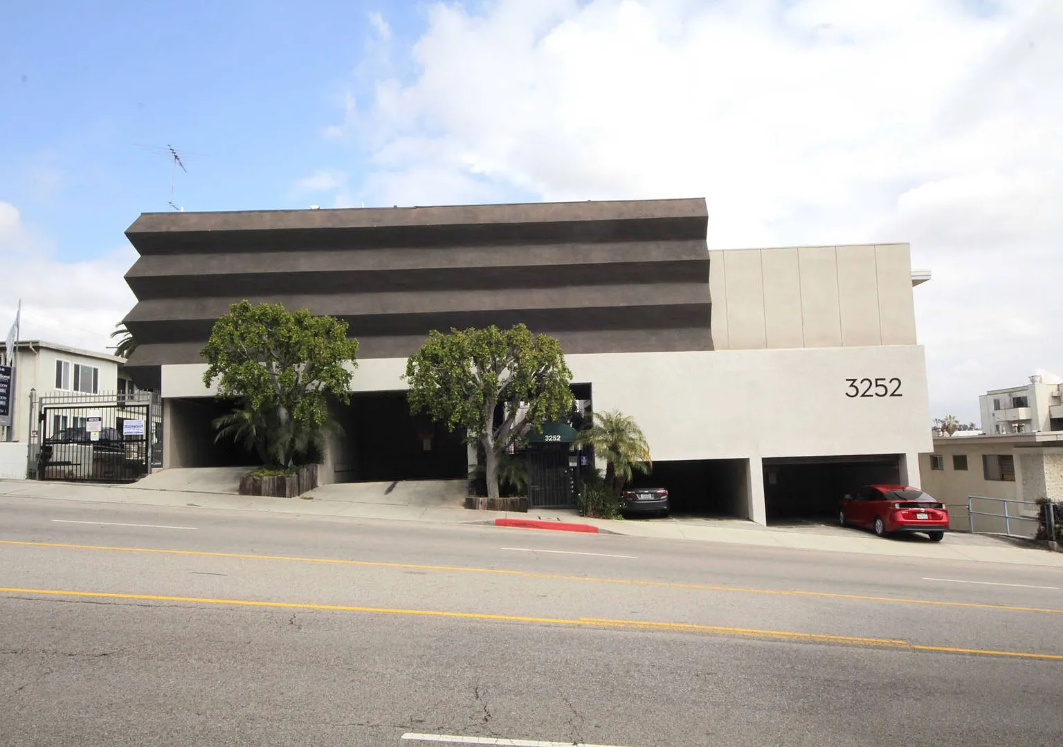 Overland Palms — Photo 2