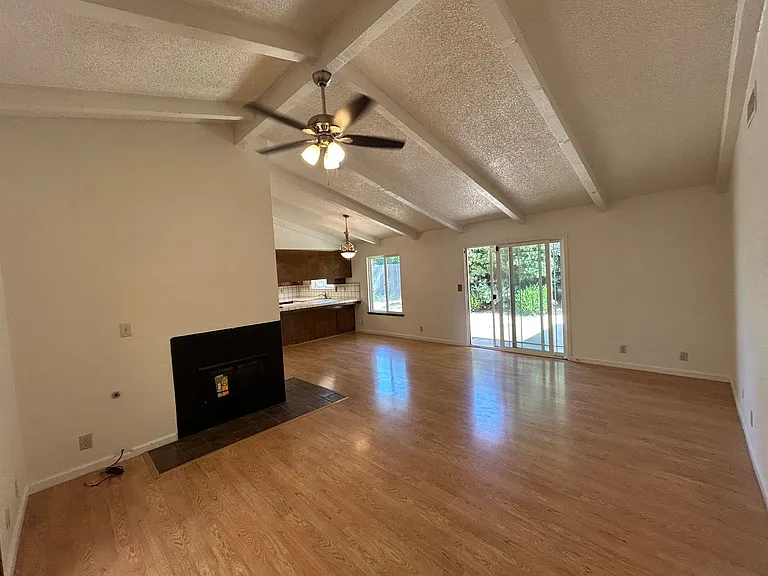 9471 Queen Oak Ct — Photo 3