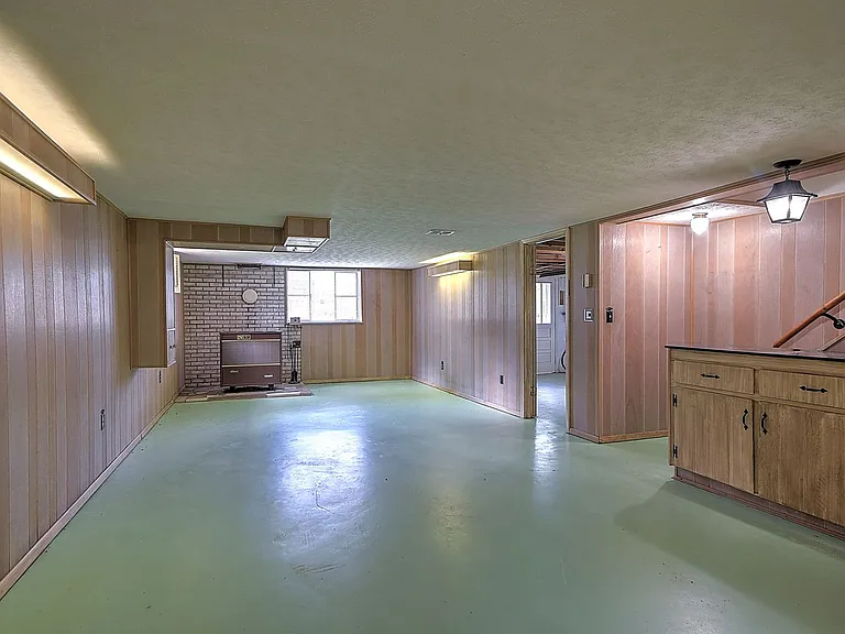 208 Hogan Ave — Photo 25