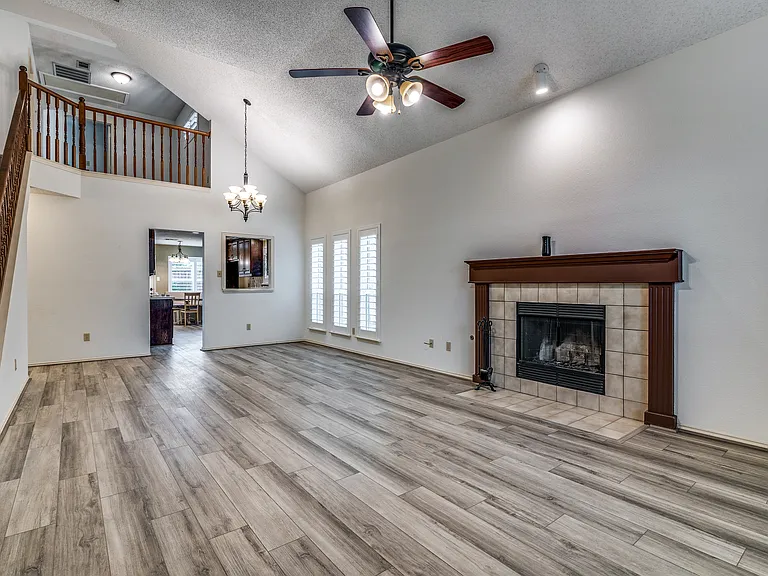 524 Raintree Cir — Photo 4