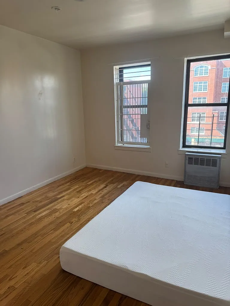 3 bed, 42660 sqft, $1,200 — Photo 1