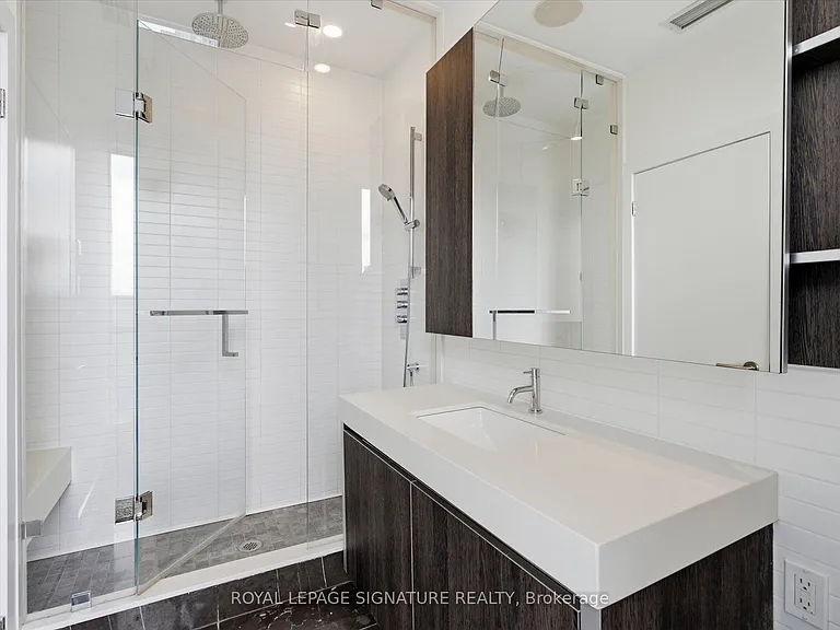 1205 Queen St W #Penthouse 704 — Photo 31