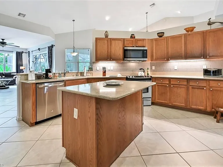 6545 Chestnut Cir — Photo 11