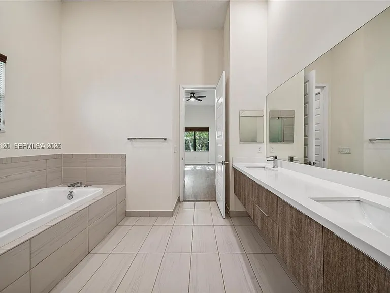 7635 NW 103rd Pl — Photo 38