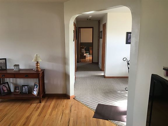 3rd image of 1326 Sanders Dr
