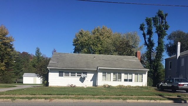 2nd image of 404 W Old Cross Rd