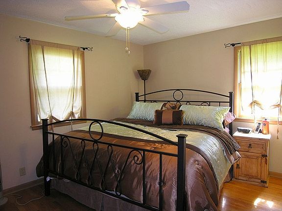 Master Suite has walk-in closet!