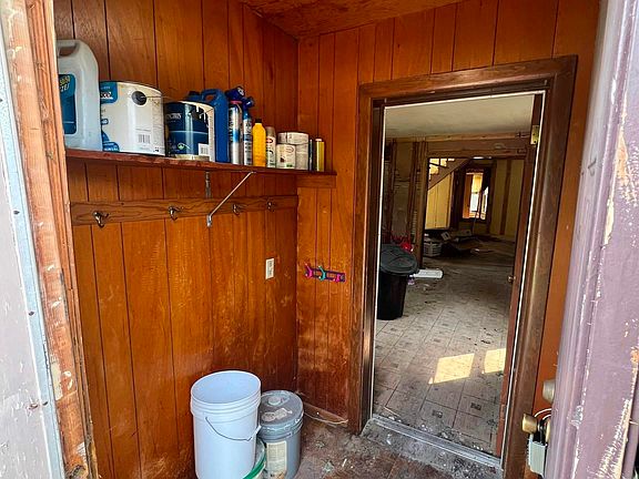 5th image of 736 Laurel St