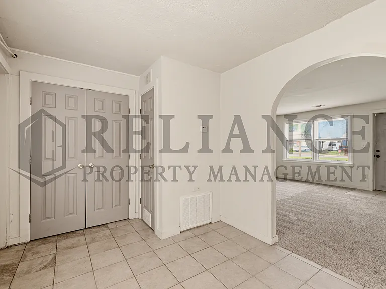 2464 S Washington Ave — Photo 17