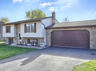 4 Essex Circle Dr, Shrewsbury, PA 17361