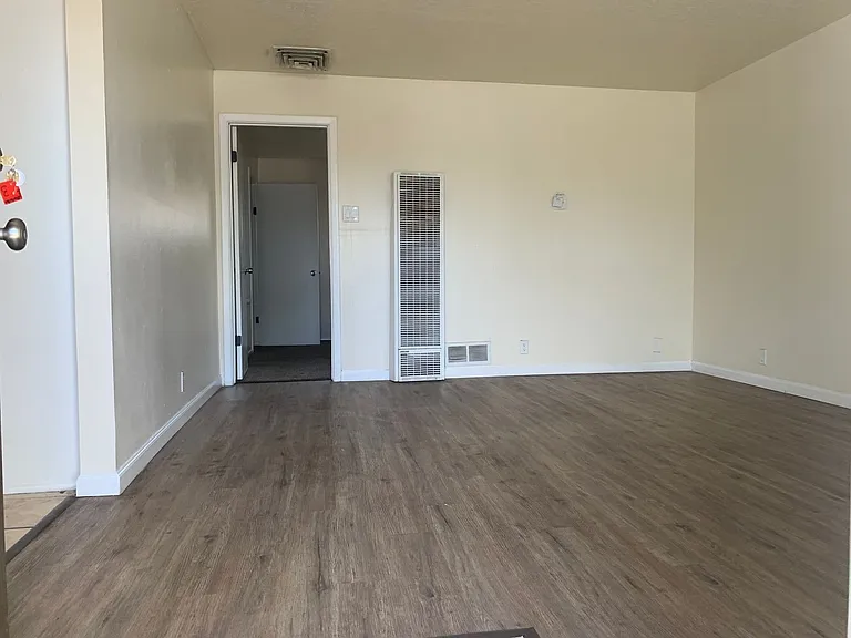 One Bedroom Units with Walk-in Closet — Photo 4