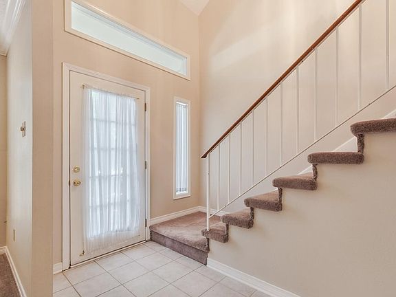 3rd image of 627A Village Ln N