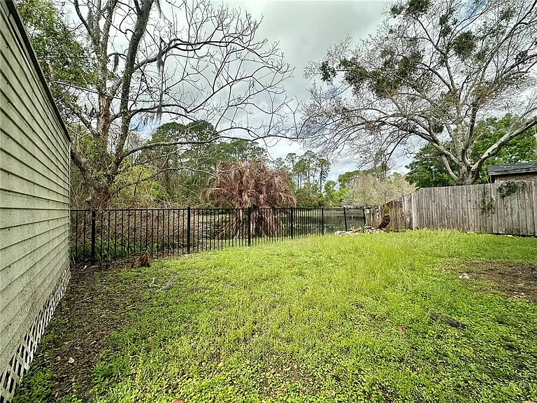 1516 Crosswind Cir — Photo 17