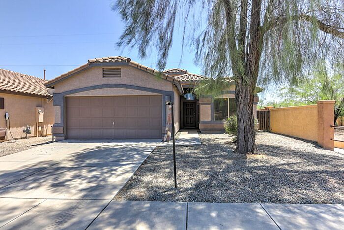 1st image of 571 W Calle Paso Suave