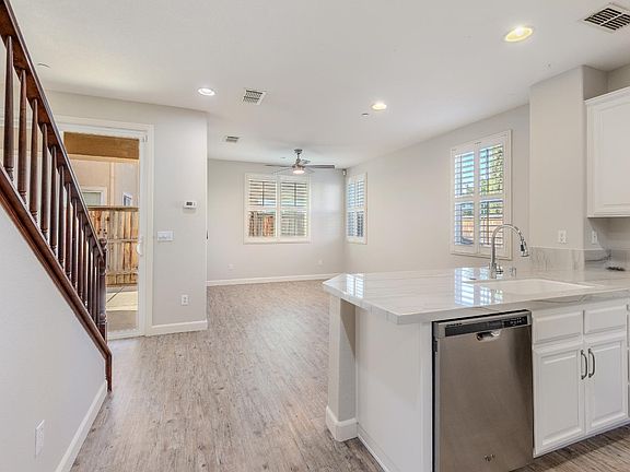 4th image of 343 Phoenix Cir