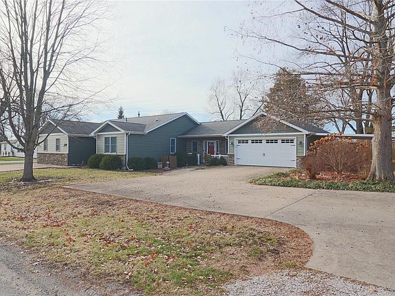 2nd image of 420 Minton St