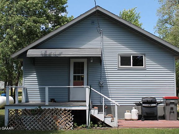 3rd image of 233 E Oak St