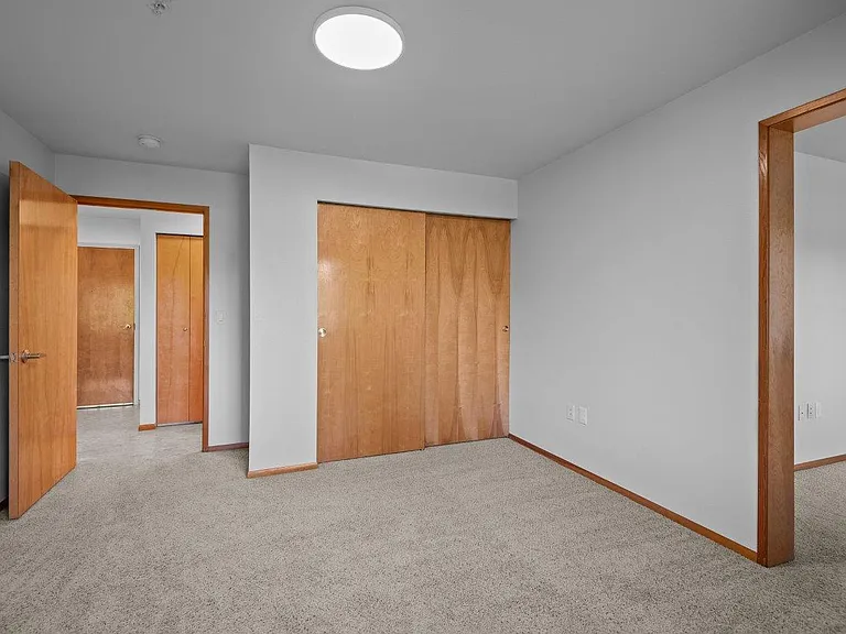Sycamore Apartments — Photo 13