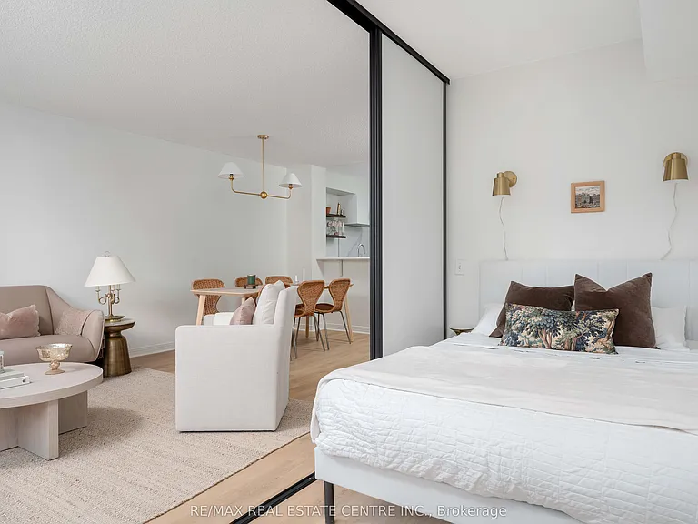 942 Yonge St #616 — Photo 12
