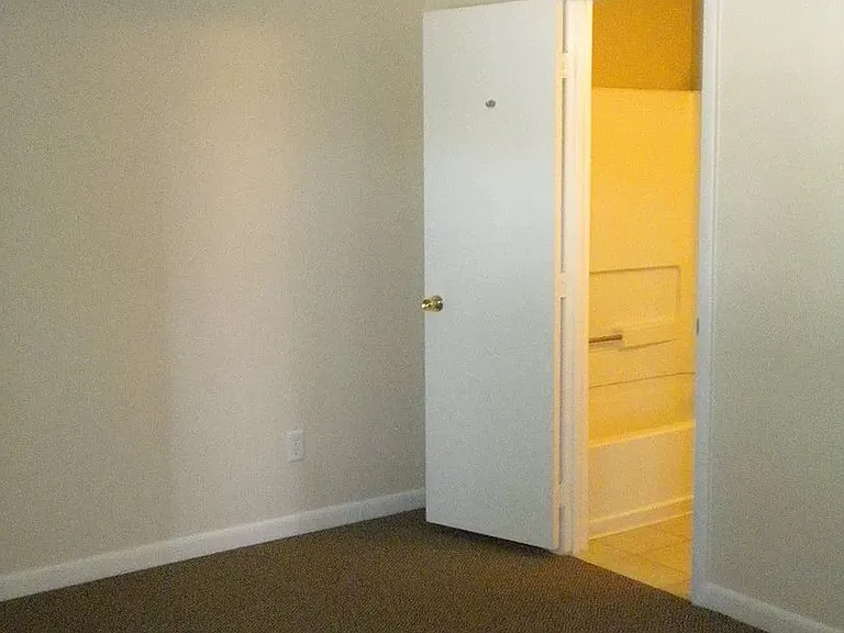 1241 University Ct — Photo 3