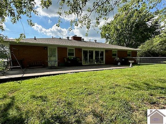 4th image of 208 Maple St