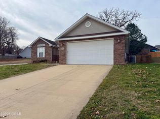 1701 Radcliff Dr, Neosho, MO 64850
